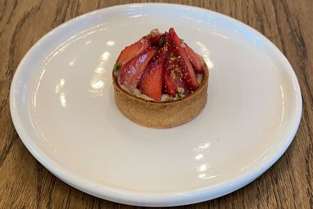 Тарталетка Клубника-фисташка