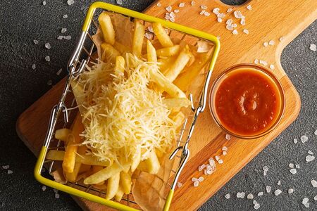 Картофель фри с пармезаном