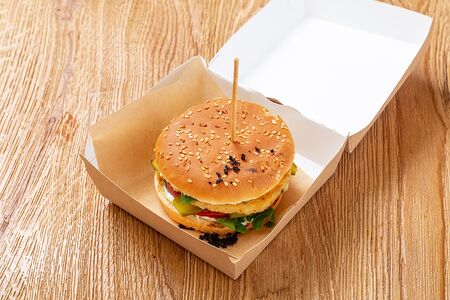 Бургер с куриной котлеткой