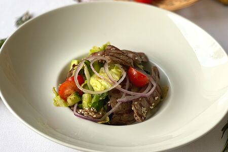 Салат с ростбифом