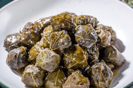 Долма с виноградными листьями