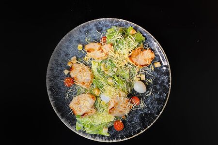 Салат Цезарь с курицей