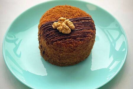 Пирожное Медовик