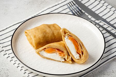 Блинчики с семгой и сливочным сыром