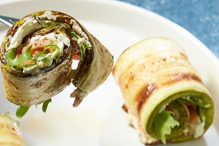 Рулетики с сёмгой орагули крем-квелит