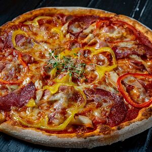 Пицца с Итальянскими колбасами