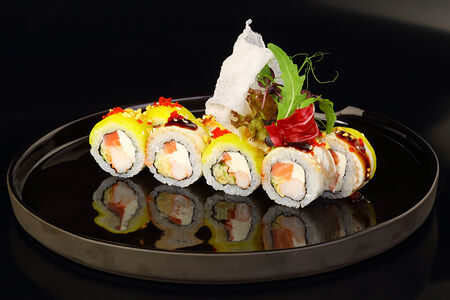 Ролл № 7 Копченый лосось, угорь, такуан