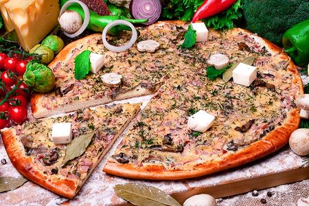 Пицца Прованские травы - колбаса докторская, грибы, травы