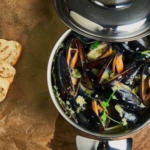 Мидии с голубым сыром в сливочным соусе