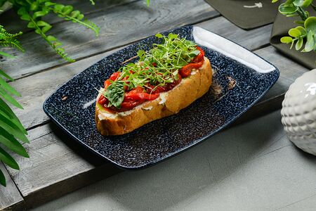 Брускетта с печеным перцем