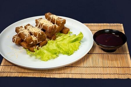 Гренки с чесночным соусом