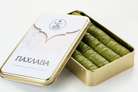 Сарма с фисташками