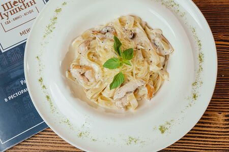 Феттуччине с курицей и грибами