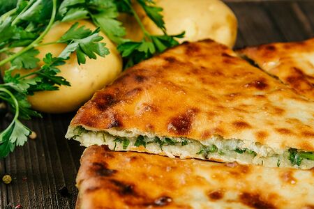 Пирог с картофелем и зеленью