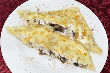 Блин с курицей, грибами и сыром