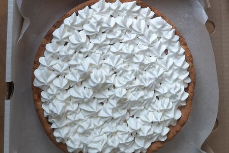 Пирог с брусникой и сливками на песочном тесте