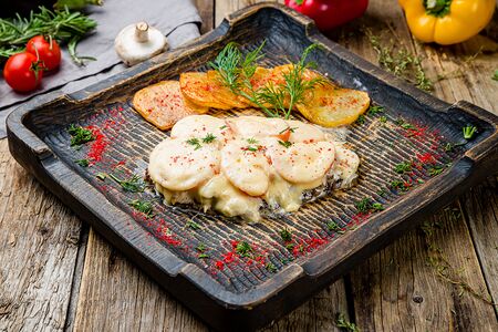 Мясо по-французски