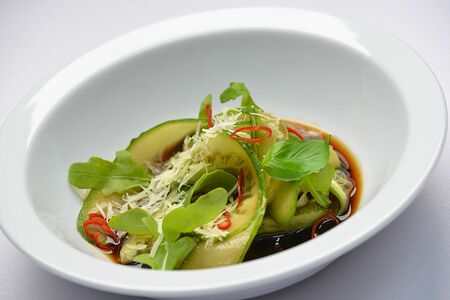 Салат из огуречной лапши