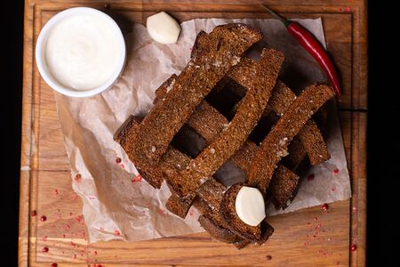 Ржаные чесночные гренки