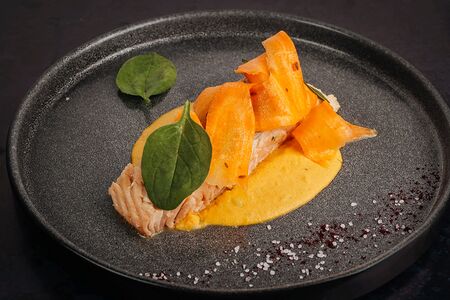 Стейк из семги с морковным кремом