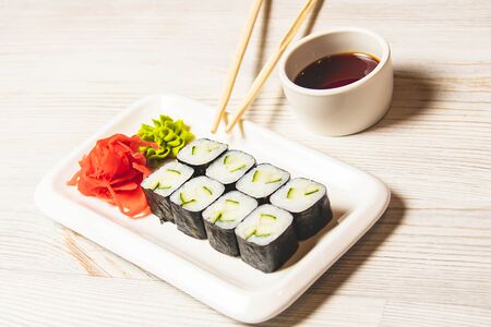 Ролл с огурцом