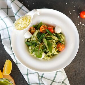 Феттуччине с томатами и страчателлой