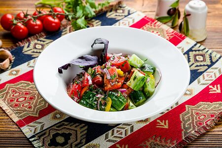 Овощной салат по-домашнему