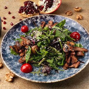 Теплый салат с телятиной