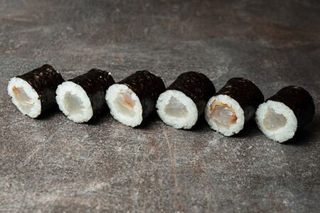 Ролл с сибасом