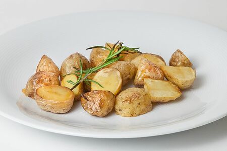 Обжаренный мини-картофель с розмарином