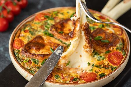 Жареный сулугуни с томатами