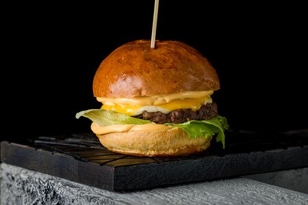 Сырный бургер