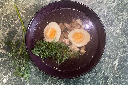 Бульон говяжий с яйцом