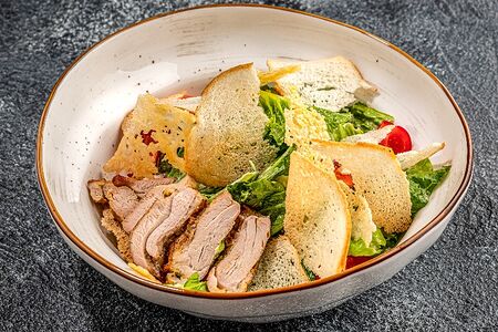 Салат Цезарь с курицей