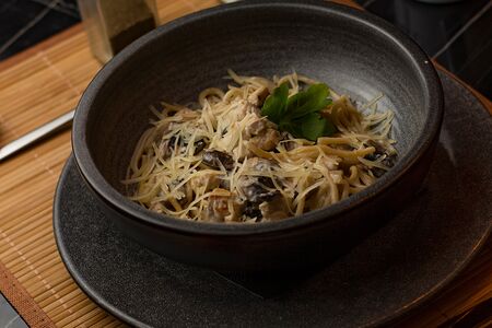 Феттуччине с курицей и грибами