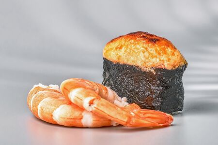 Запечённый гункан с креветкой