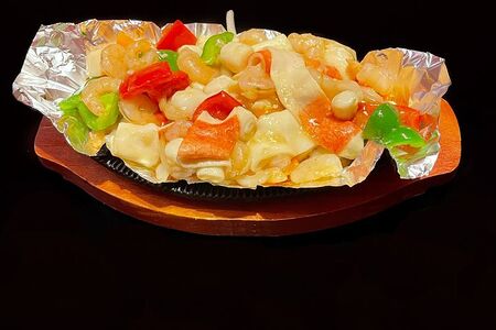 Морепродукты на чугуне