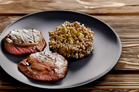 Медальоны из говядины