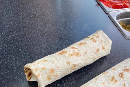 Шаурма в обычном лаваша с сыром