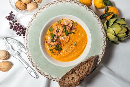 Тыквенный крем-суп с креветками
