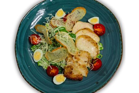 Салат Цезарь с куриной грудкой