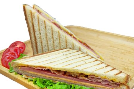 Сендвич с ветчиной и беконом