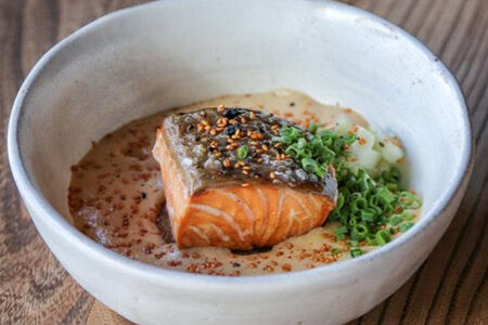 Лосось с соусом спайси голландез