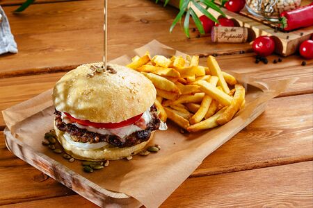 Гамбургер Малетон с картофелем фри