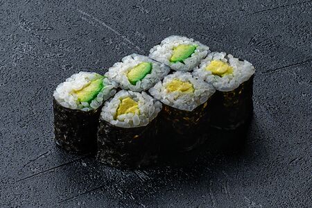 Хосомаки с авокадо