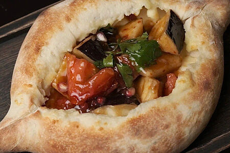 Хачапури с баклажанами и томатами