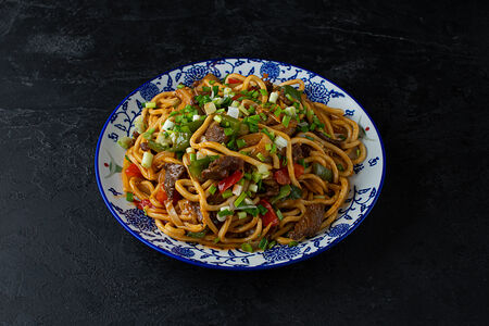 Жареная лапша с говядиной