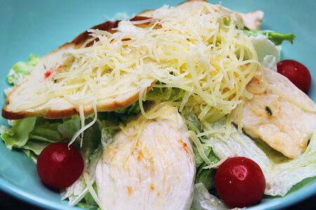 Цезарь с курицей