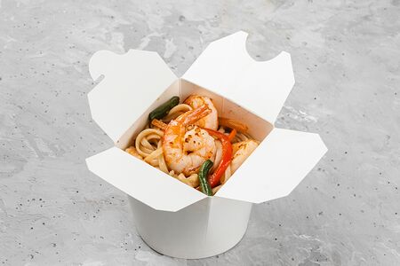 Удон с креветками