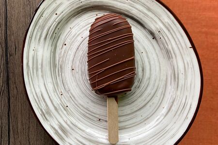 Бисквитное эскимо Шоколад-карамель